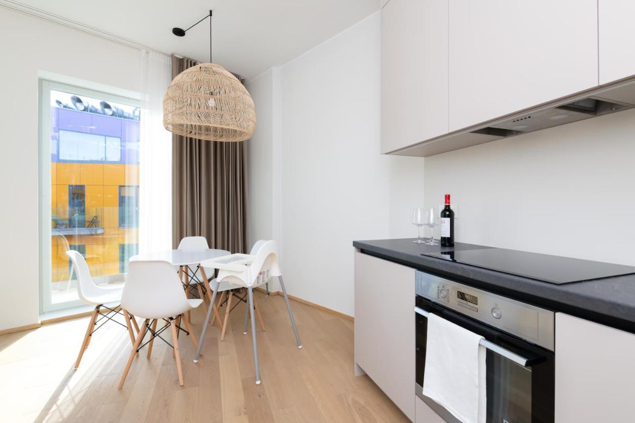 4Bdr Modern And Stylish Apartment Near Kadriorg With Free Parking タリン エクステリア 写真