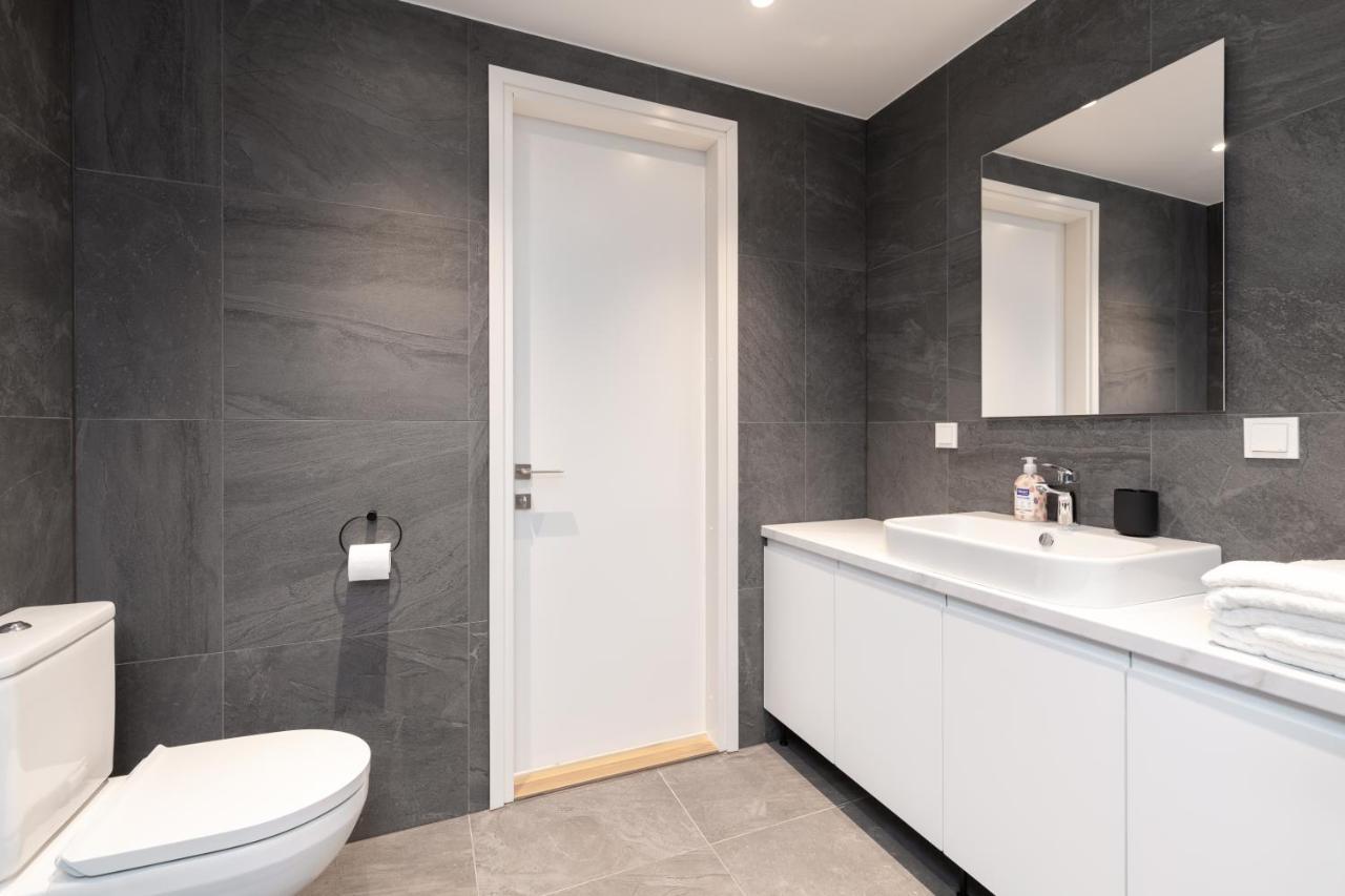 4Bdr Modern And Stylish Apartment Near Kadriorg With Free Parking タリン エクステリア 写真