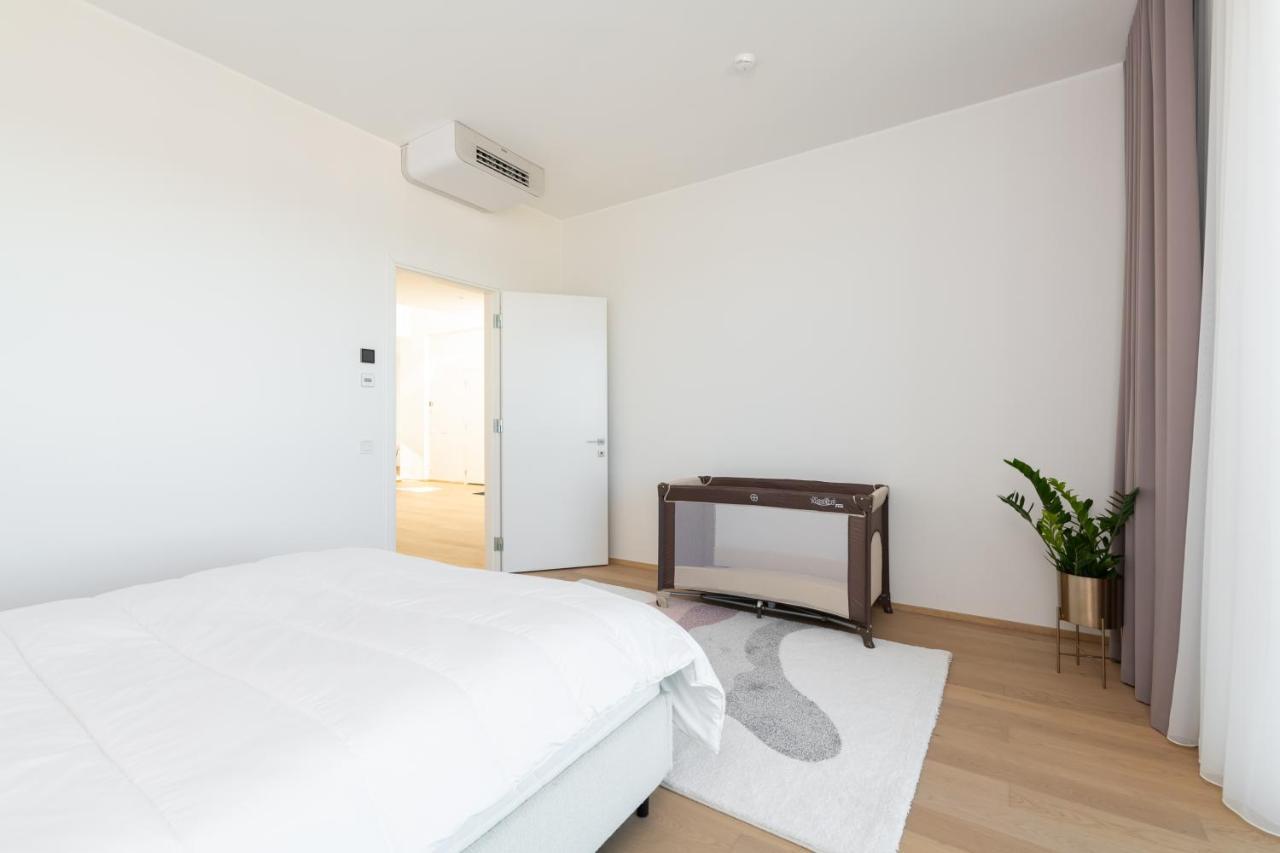 4Bdr Modern And Stylish Apartment Near Kadriorg With Free Parking タリン エクステリア 写真