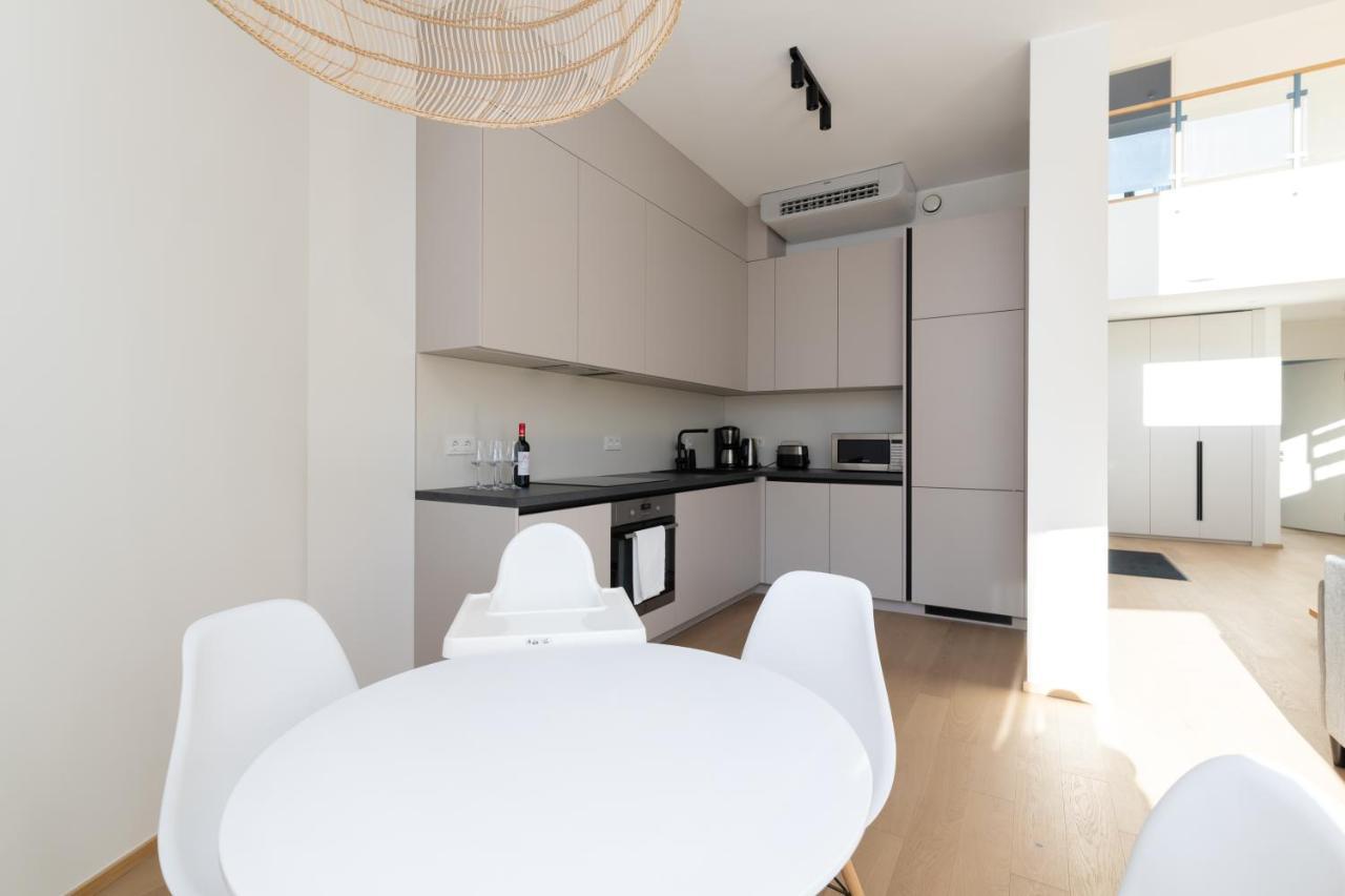 4Bdr Modern And Stylish Apartment Near Kadriorg With Free Parking タリン エクステリア 写真