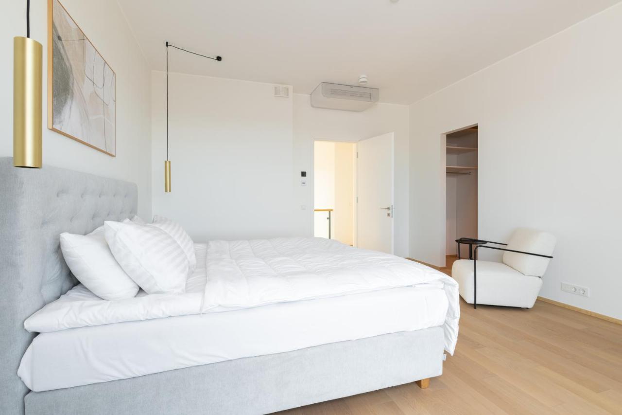 4Bdr Modern And Stylish Apartment Near Kadriorg With Free Parking タリン エクステリア 写真