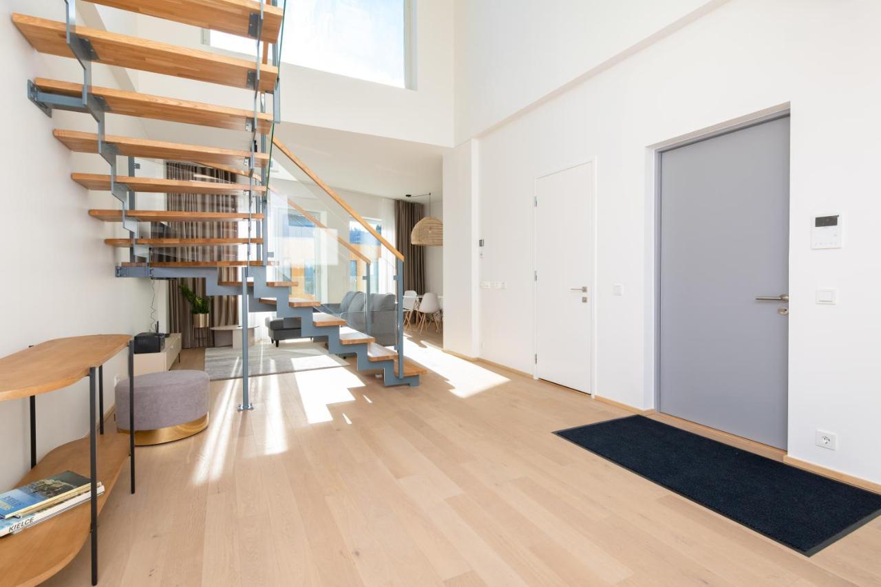 4Bdr Modern And Stylish Apartment Near Kadriorg With Free Parking タリン エクステリア 写真